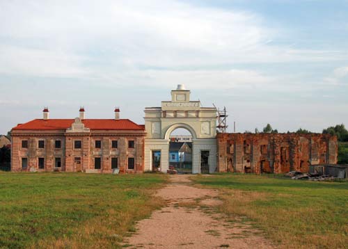 Różana. Pałac Sapiehów