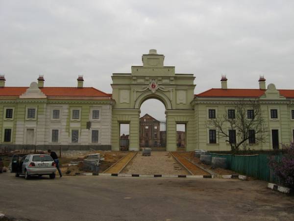 Różana. Pałac Sapiehów