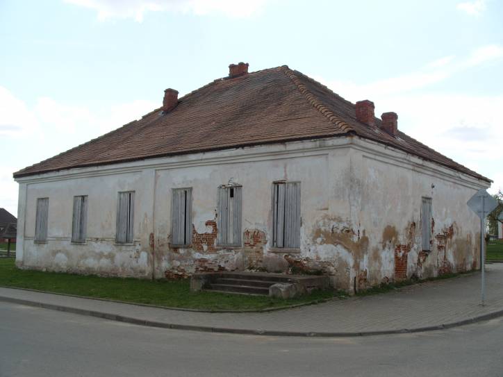 Mir.  Synagogalny dwór