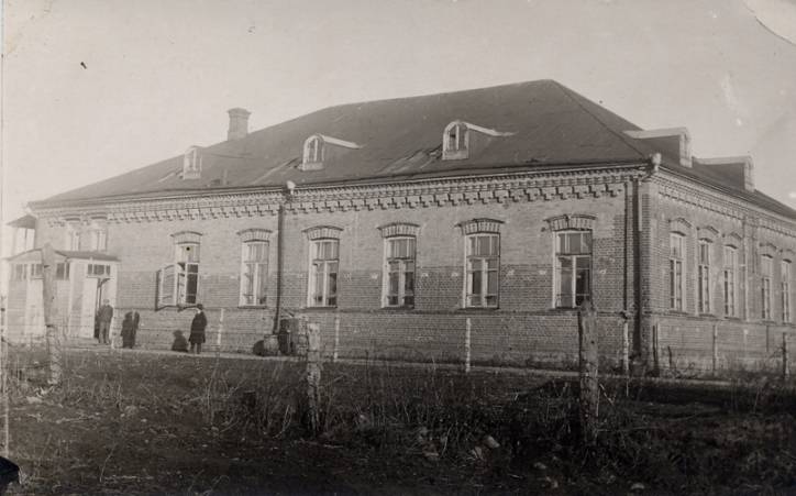  -  Синагогальный двор. 