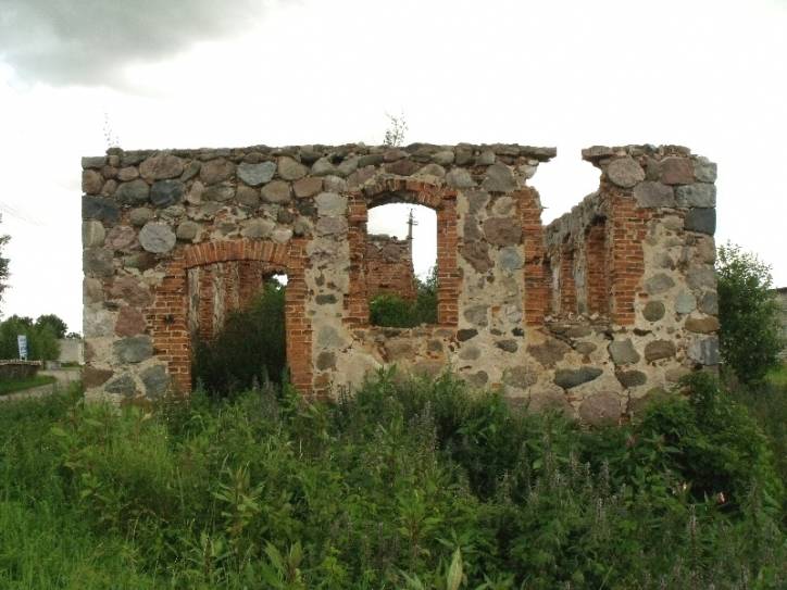 Сінагога ў мястэчку Лужкі. Тут спасцігаў пачаткі навукі Эліэзэр Бен-Эгуда, які адрадзіў мову іўрыт. Яго шануюць у Ізраілі, але не ў родным мястэчку. Лужкі. Сінагога